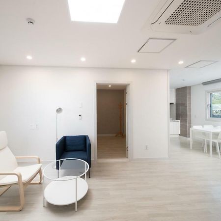 Jeju Soo Pension Szogüpho Kültér fotó