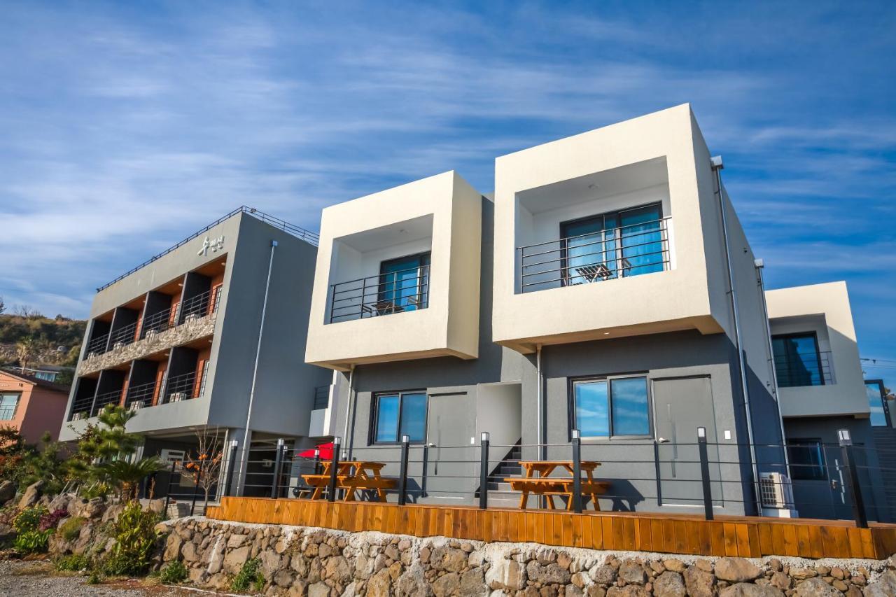 Jeju Soo Pension Szogüpho Kültér fotó