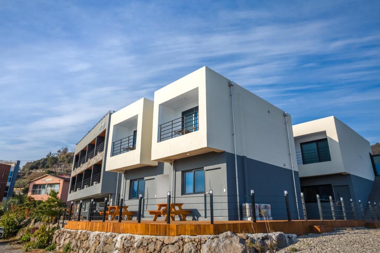 Jeju Soo Pension Szogüpho Kültér fotó
