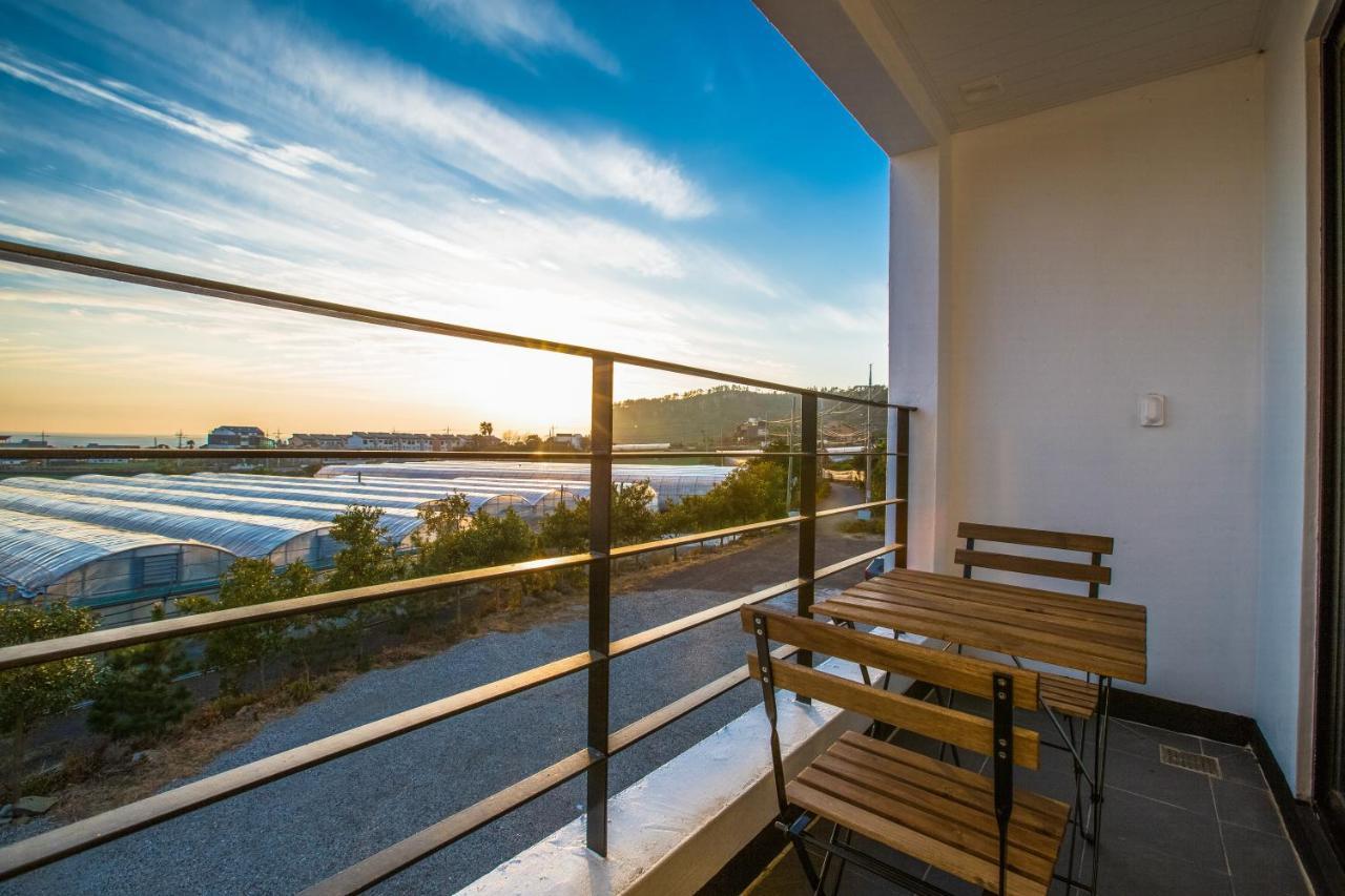 Jeju Soo Pension Szogüpho Kültér fotó