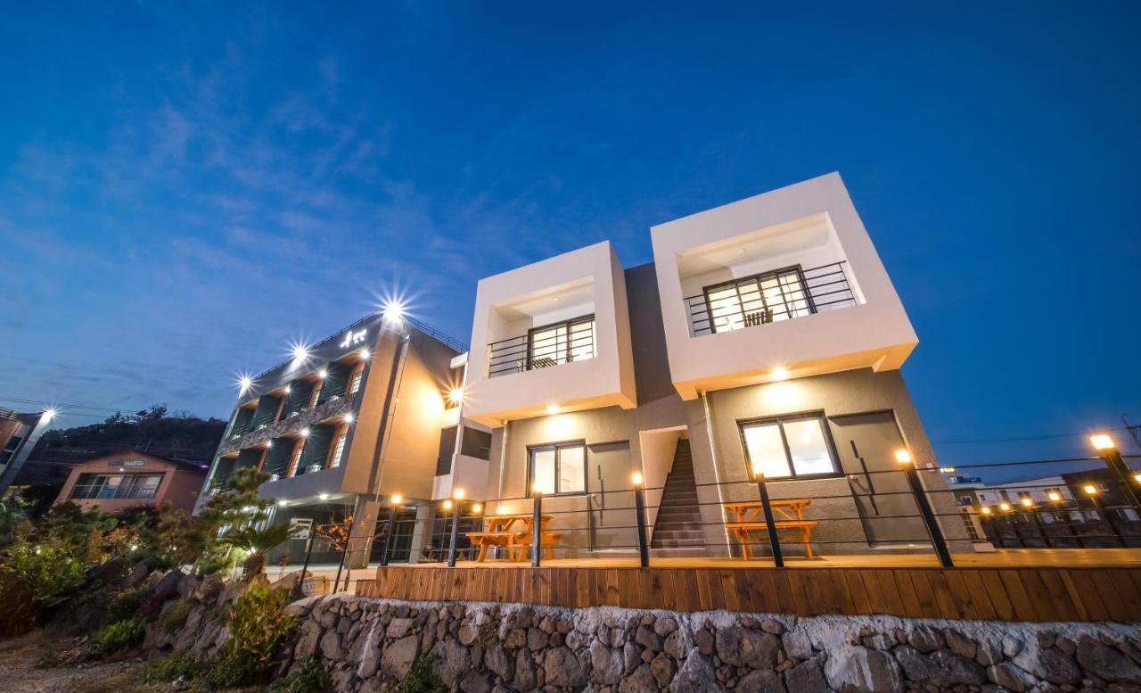 Jeju Soo Pension Szogüpho Kültér fotó
