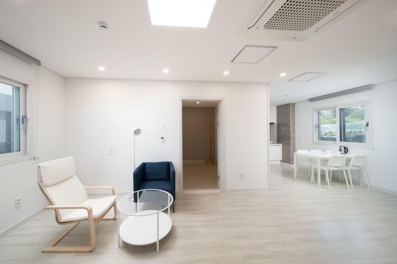 Jeju Soo Pension Szogüpho Kültér fotó